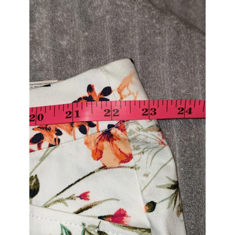 St. John's Bay Secretly Slender‎ Mid Rise Plus Capris Floral Size 24W NWT - Picture 8 of 8